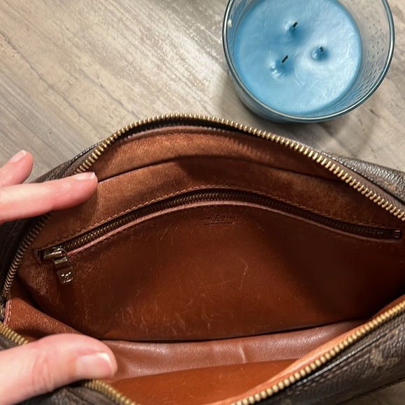 Vintage Louis Vuitton Crossbody (needs repairs) - Picture 6 of 16